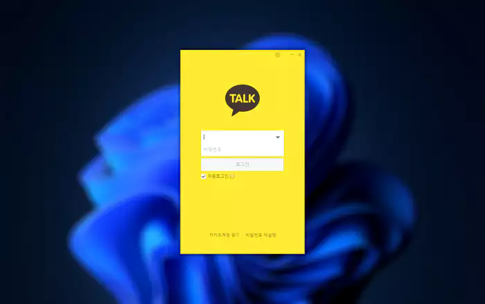 Windows 바탕화면과 카카오톡 PC 버전 로그인 화면